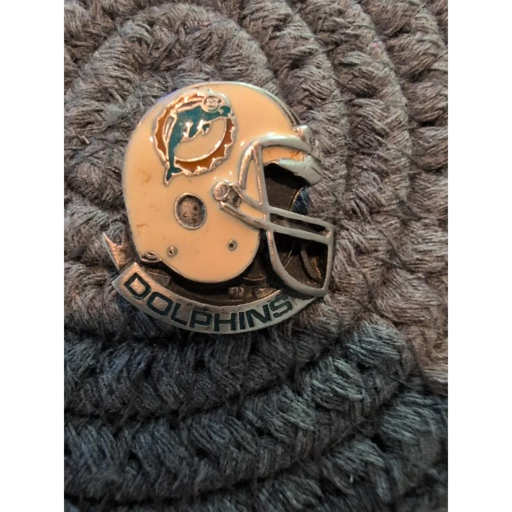 Old Miami Dolphins Helmet logo‎ #1, NFL Football pin